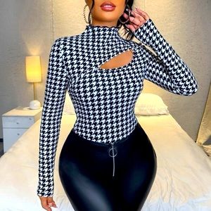 Print cut out slim tee